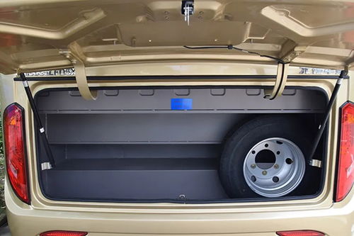 華新牌19座中級(jí)空調(diào)客車批量發(fā)往河南